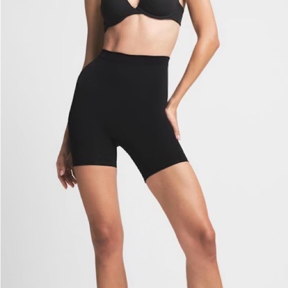 SKIMS Everyday Sculpt Short – Onyx | Size M | NWT